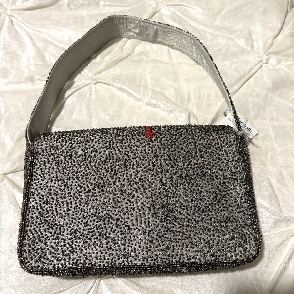 London-Inspired Beaded Handbag 🖤 - Picture 4 of 5